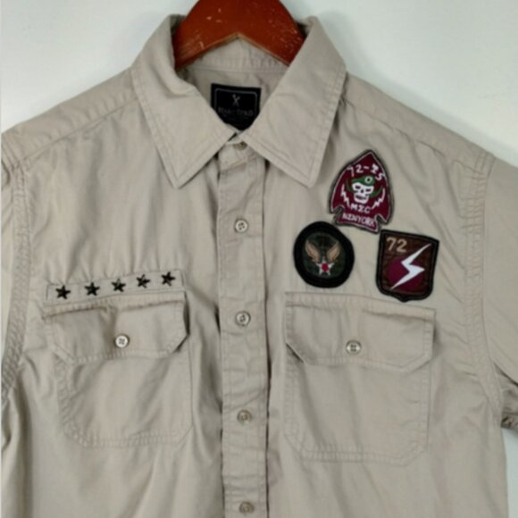 Marc Ecko New York Novelty Patch Short Sleeve Button Down Shirt Size Medium - Picture 2 of 9